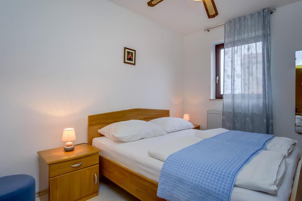 Apartments Anci Mali Losinj Bagian luar foto